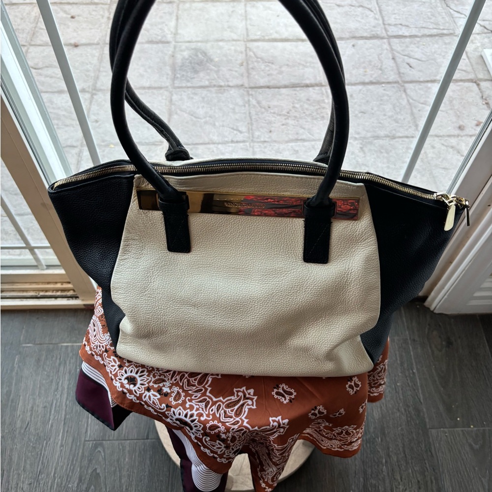 Beautiful VINCE CAMUTO handbag!!!